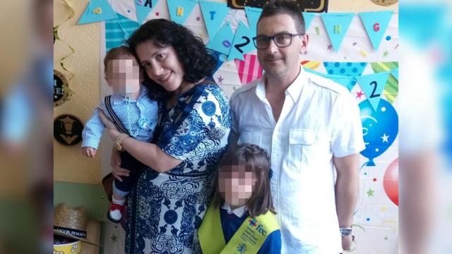 Miguel junto a su mujer y dos de sus tres hijos.