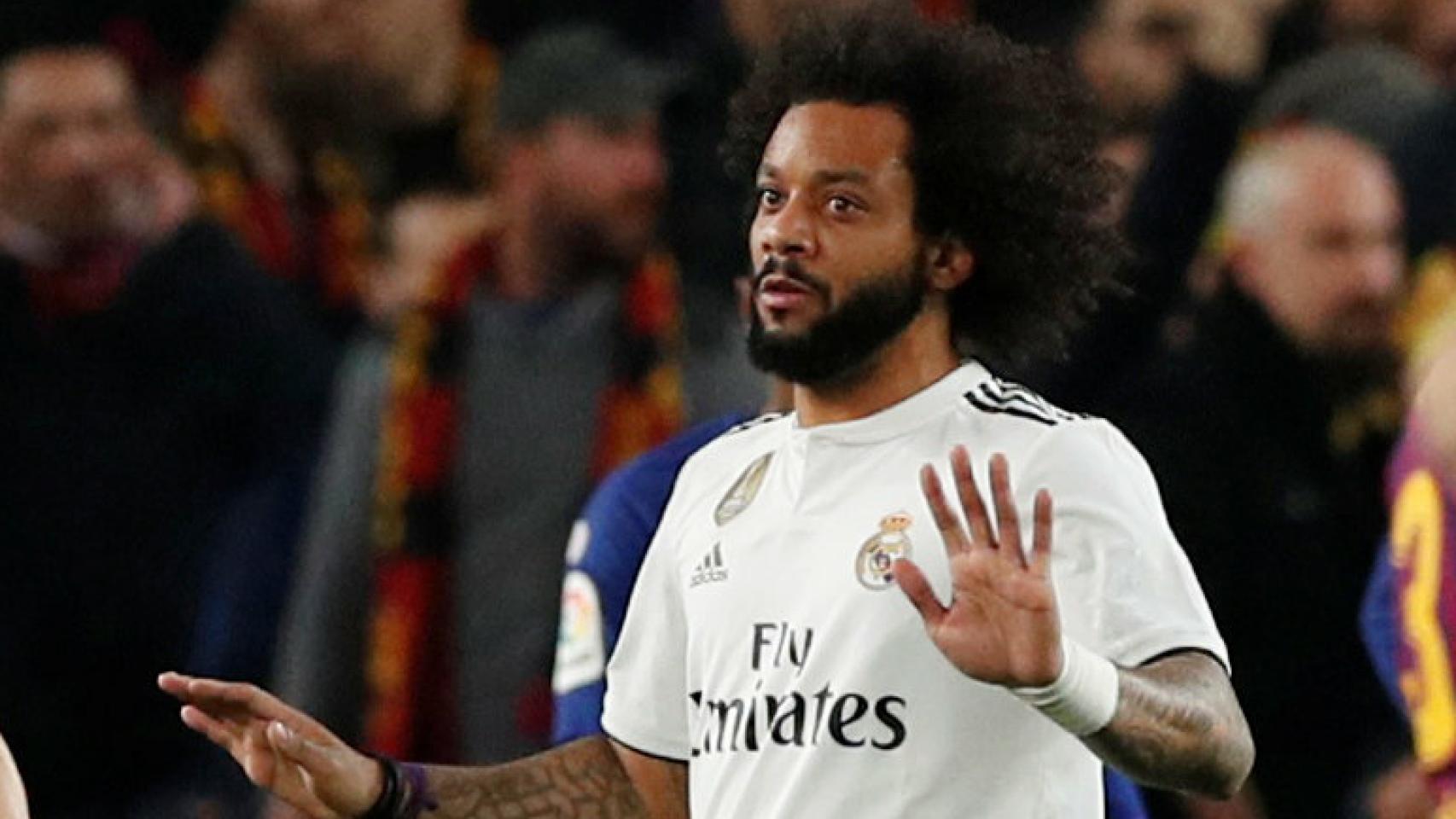 Marcelo habla con Kroos durante El Clásico