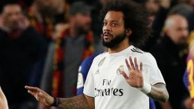 Marcelo habla con Kroos durante El Clásico