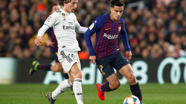 Luka Modric presionando Coutinho