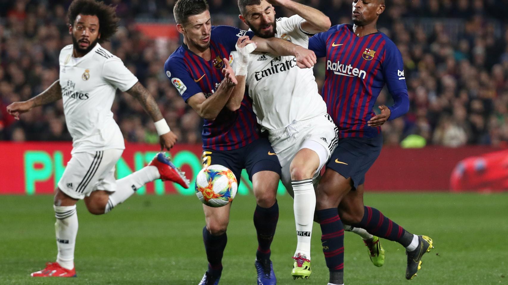 Lenglet y Semedo, presionando a Karim Benzema durante El Clásico