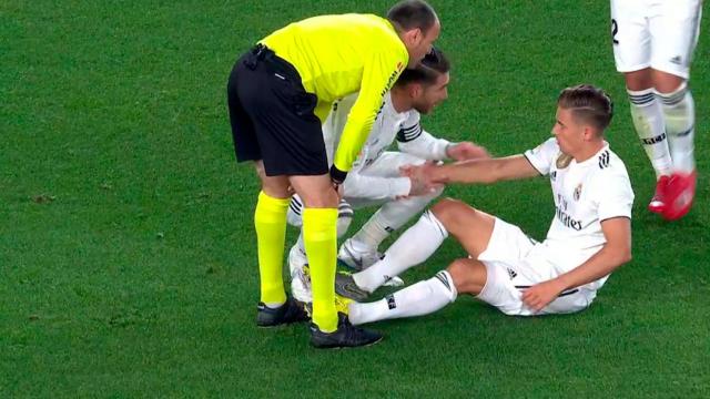 Marcos Llorente, en el suelo lesionado