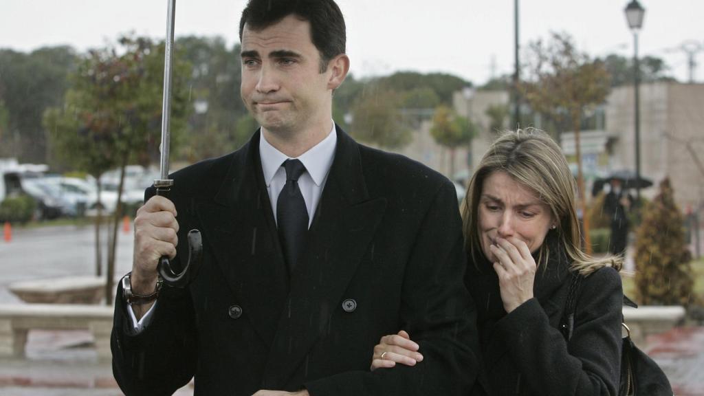 Felipe de Borbón y Letizia Ortiz en el funeral de Érika