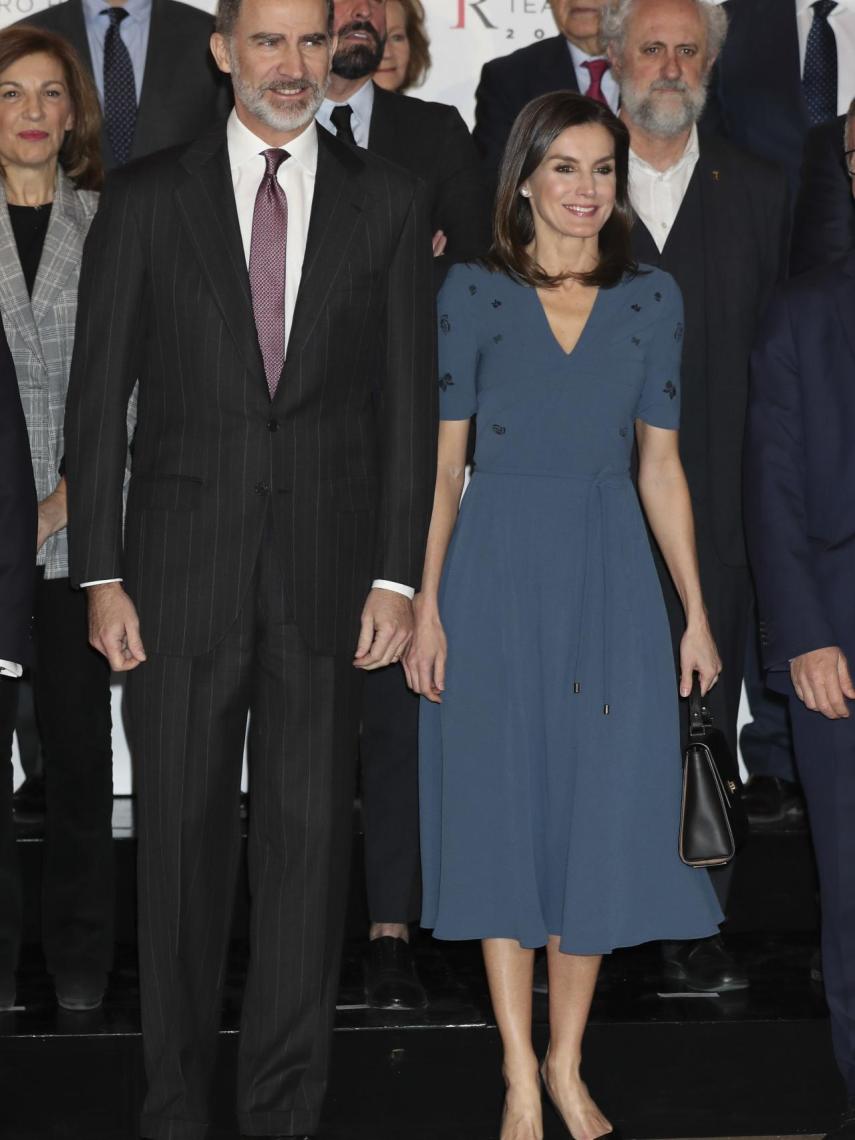 La Reina junto a Felipe VI.