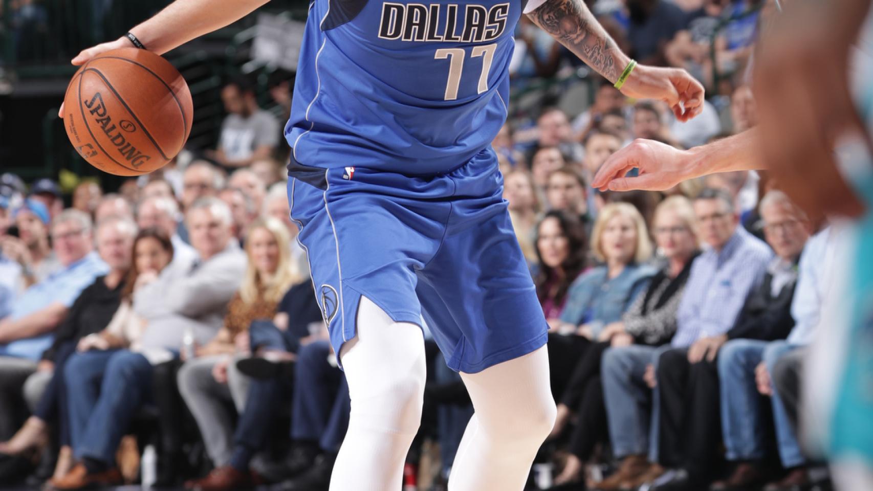 Luka Doncic frente a Charlotte Hornets. Foto: mavs.com