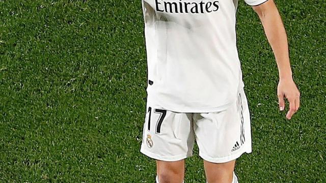 Lucas Vázquez celebra su gol en el Camp Nou