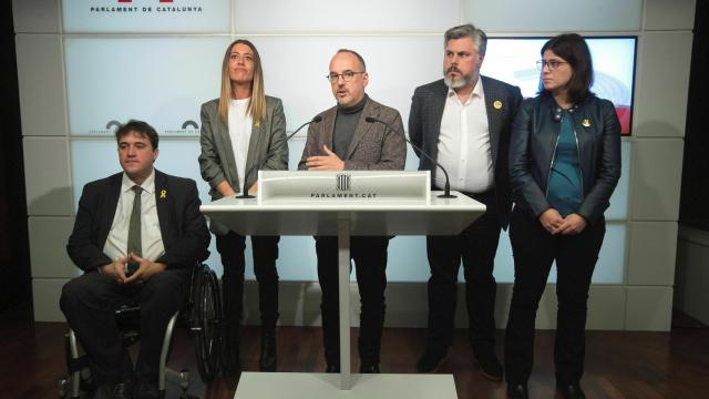 Carles Campuzano durante la rueda de prensa en el Parlament