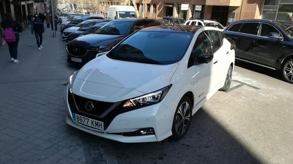 Nissan Leaf a pie de calle