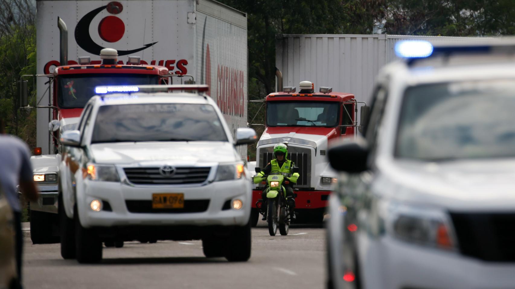 Los camiones con ayuda humanitaria, llegando a la frontera colombiana.