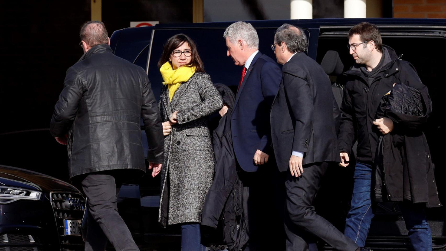 El presidente de la Generalitat, Quim Torra (2d), a su llegada al centro penitenciario de Soto del Real.