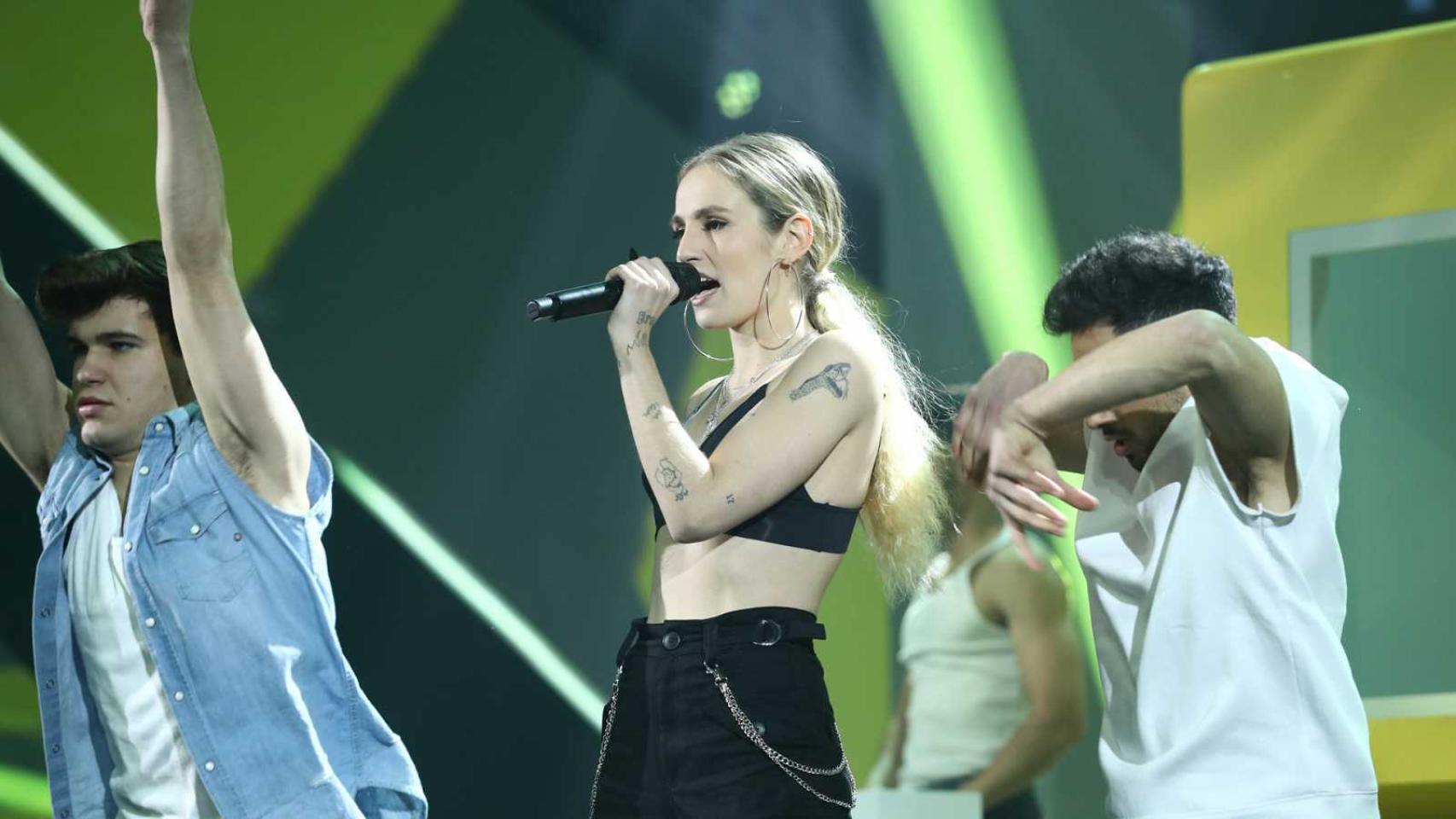 María, durante la gala de preselección cantando 'Muérdeme'