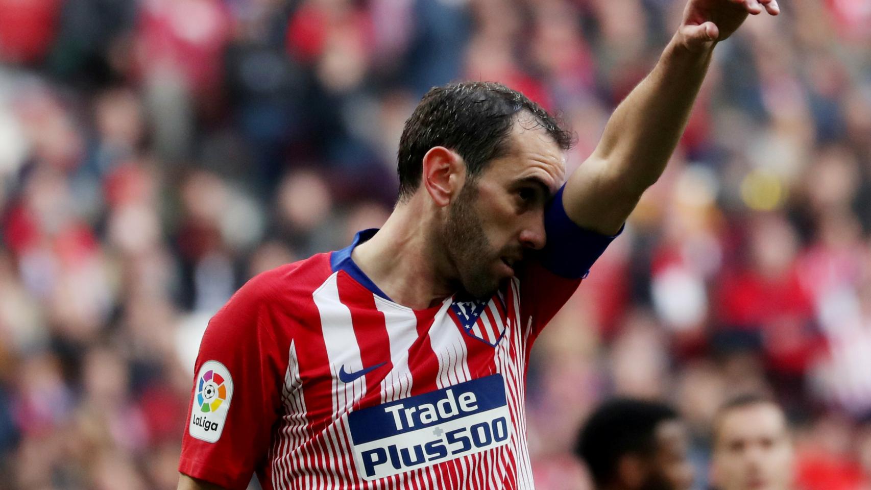 Diego Godín, durante el derbi frente al Real Madrid