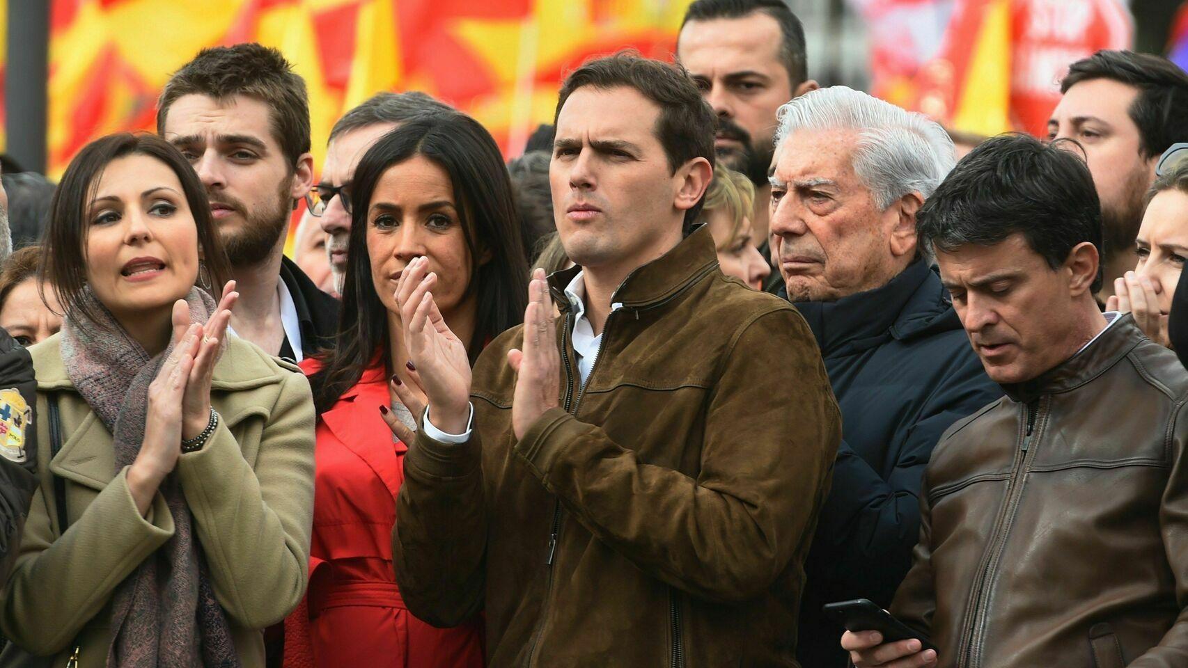 De izquierda a derecha: Begoña Villacís, Albert Rivera, Mario Vargas Llosa y Manuel Valls.