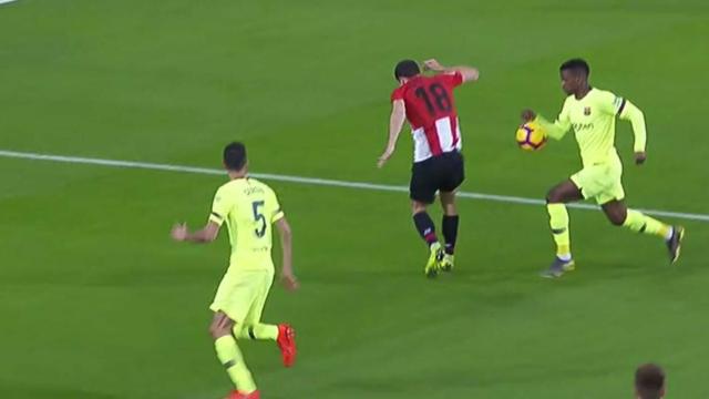 El Athletic pidió penalti por mano de Semedo