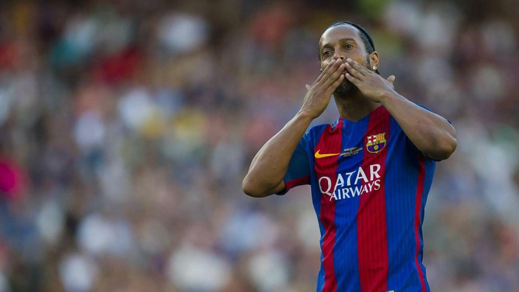 Ronaldinho, en un partido con el Barça. foto: fcbarcelona.es