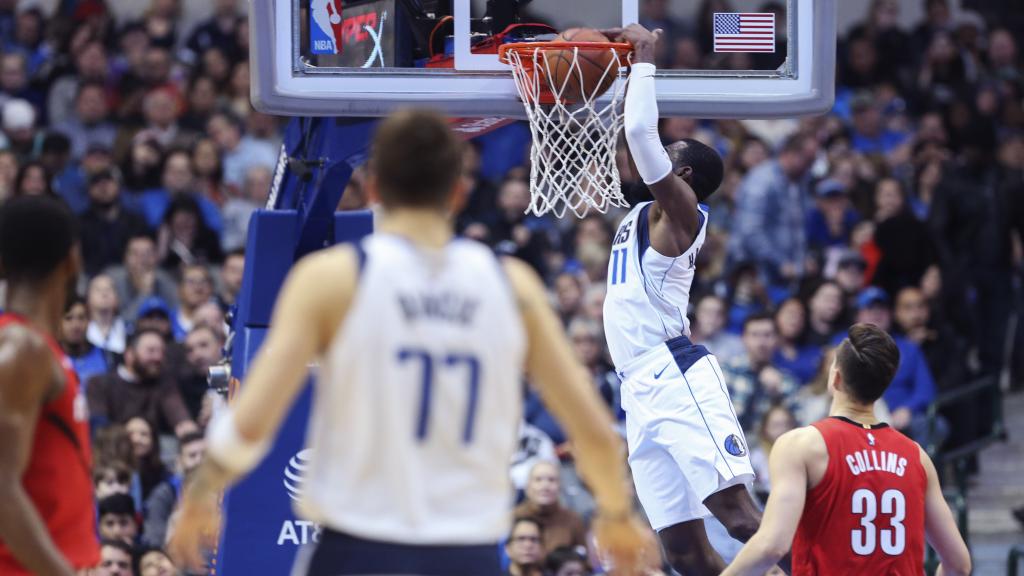 Tim Hardaway Jr. encesta un mate ante Portland Trail Blazers