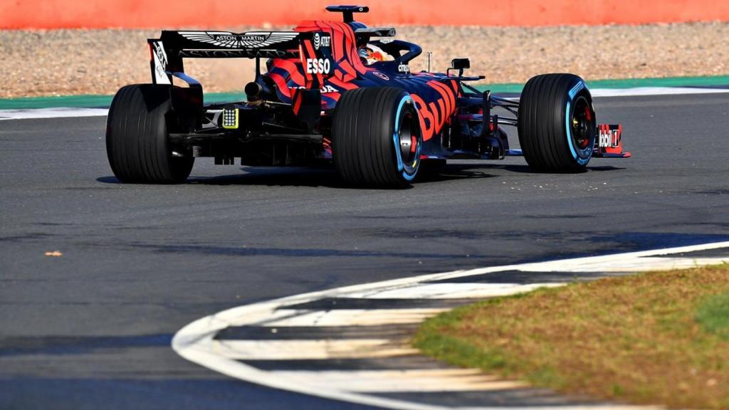 El nuevo Red Bull por primera vez en pista. Foto: Twitter (@Max33Verstappen)