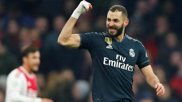 Karim Benzema celebra su gol ante el Ajax