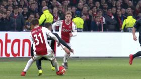 Falta a Lucas Vázquez antes del gol del Ajax
