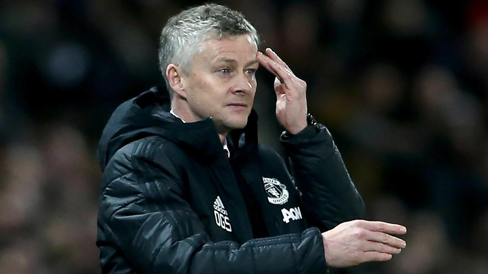 Ole Gunnar Solskjaer da instrucciones a los jugadores durante el partido entre el Manchester United - PSG de la Champions League