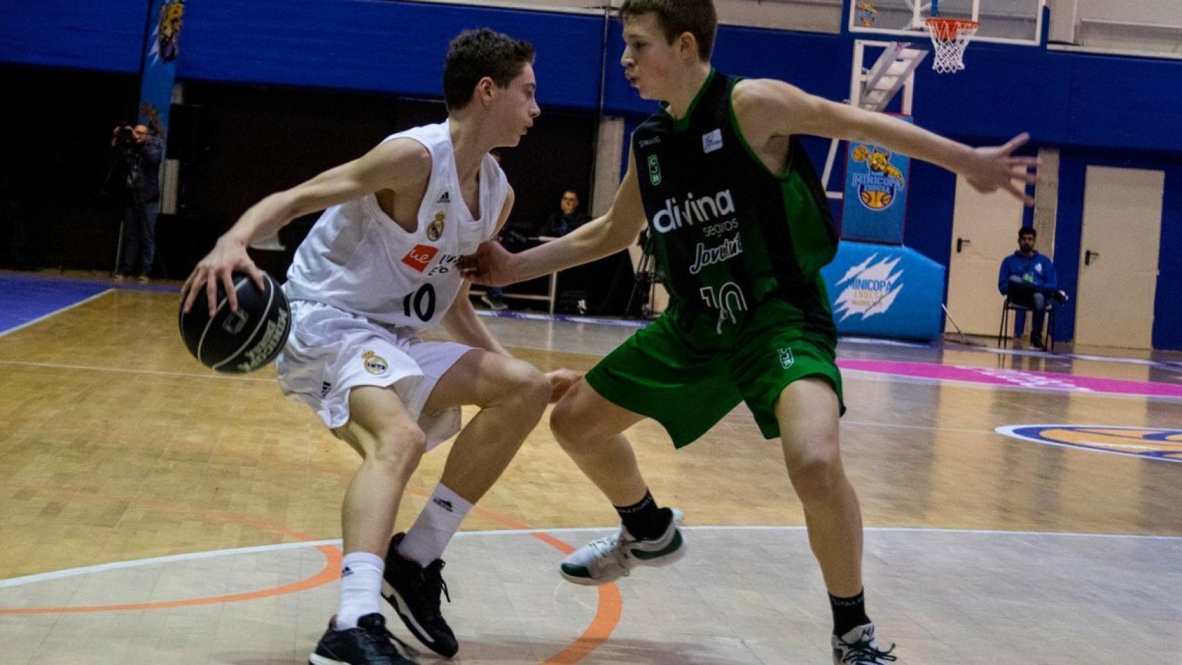 Juan Vaquero ante Joventut. Foto: Twitter (@ACBCOM)