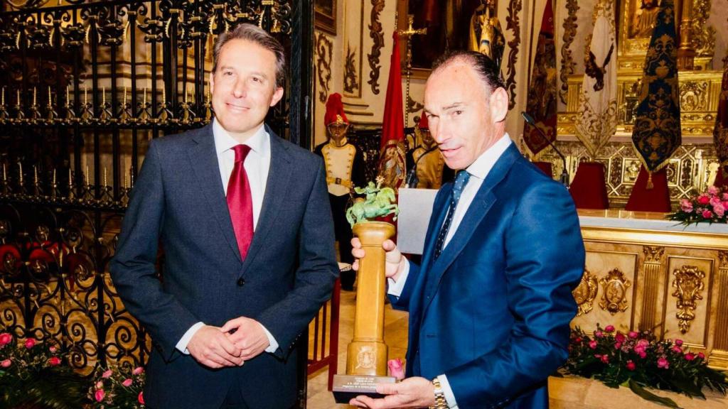 El alcalde de Lorca, Fulgencio Gil, con Pepín Liria, pregonero de la Semana Santa 2018.