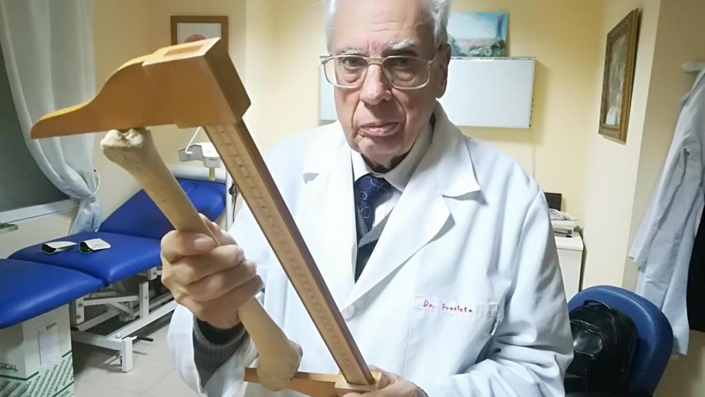 Luis Frontela (Melilla, 1941) en su despacho de Sevilla, este pasado jueves.