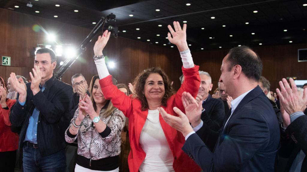 María Jesús Montero, ministra de Hacienda, aplaudida en un mitin en Sevilla el mes pasado.