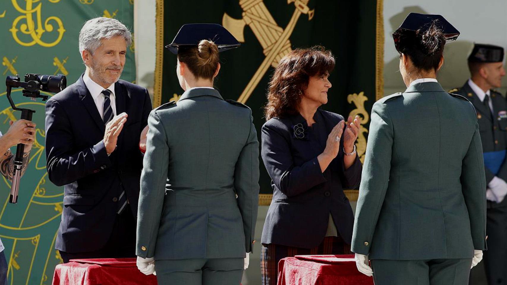 Fernando Grande Marlaska y Carmen Calvo ne un acto de la Guardia Civil.