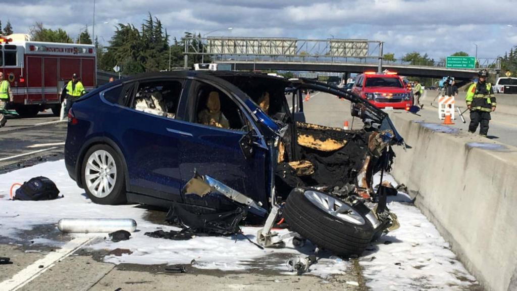 Model X tras el accidente de tráfico de California