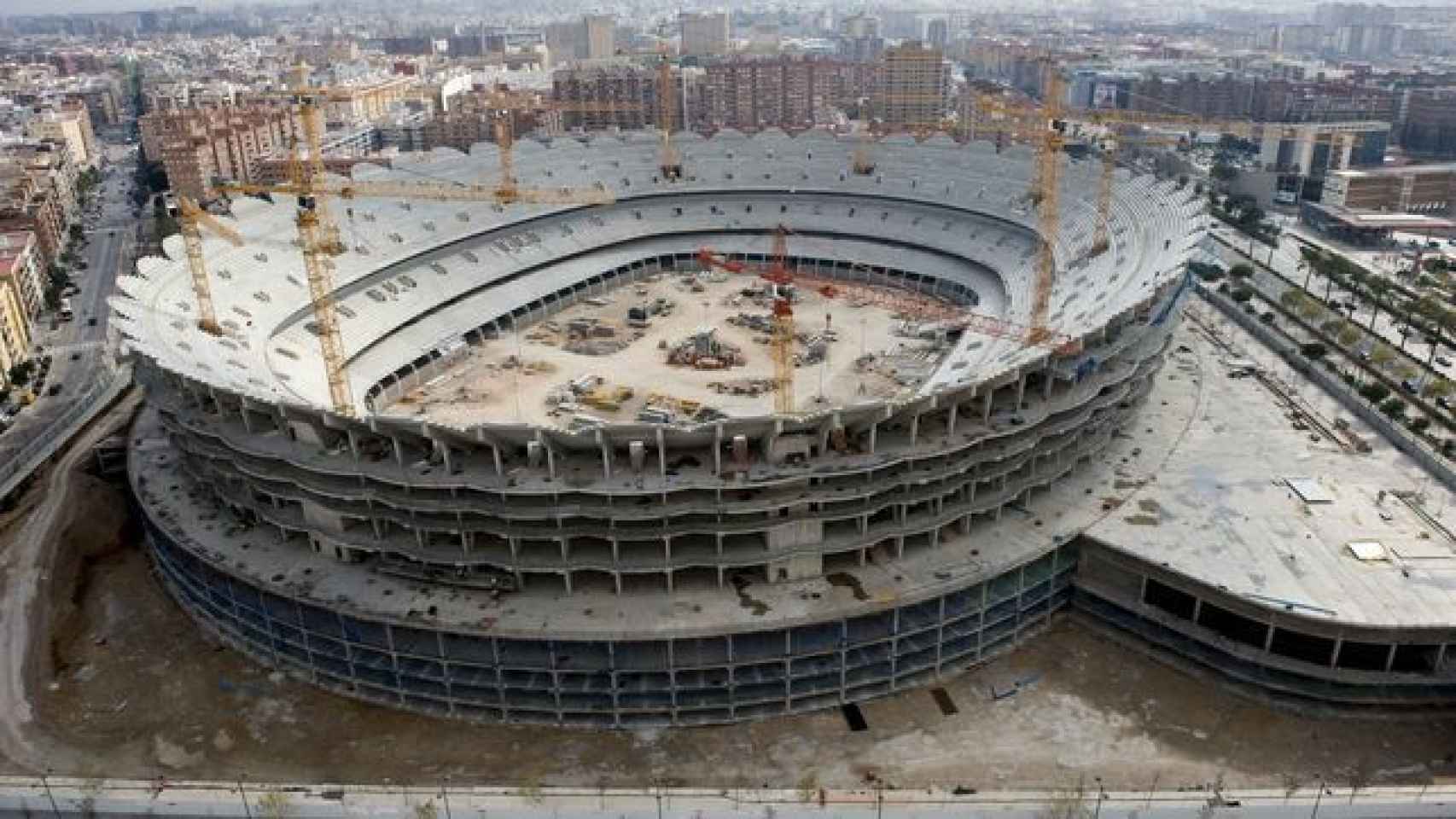 El estadio Nuevo Mestalla solo con el esqueleto