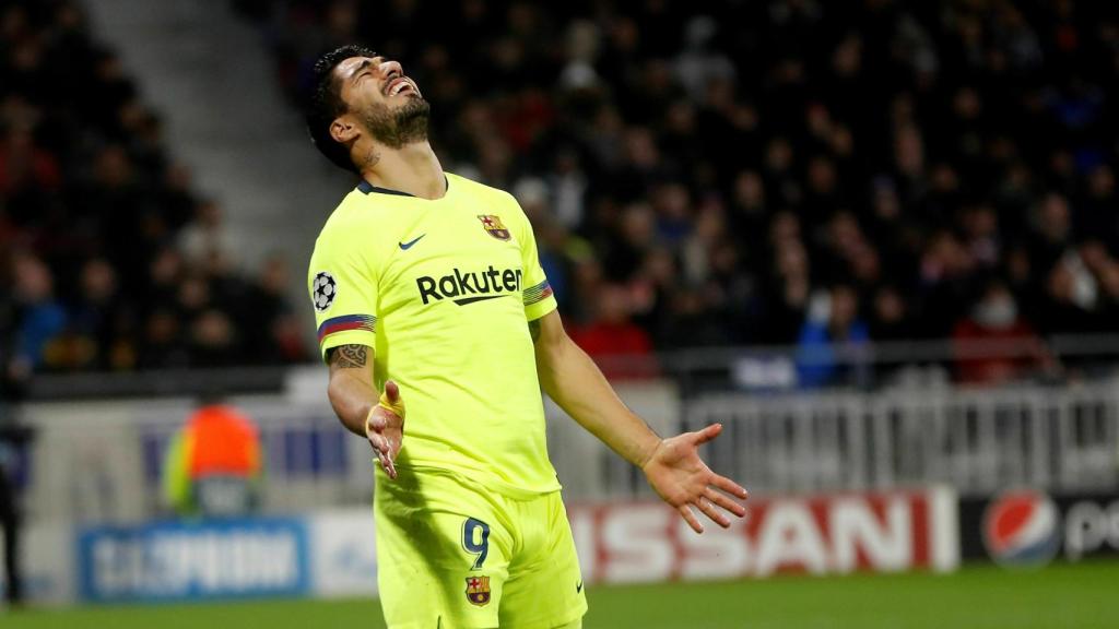 Luis Suárez lamenta una ocasión en el Olympique Lyon - Barcelona de Champions League