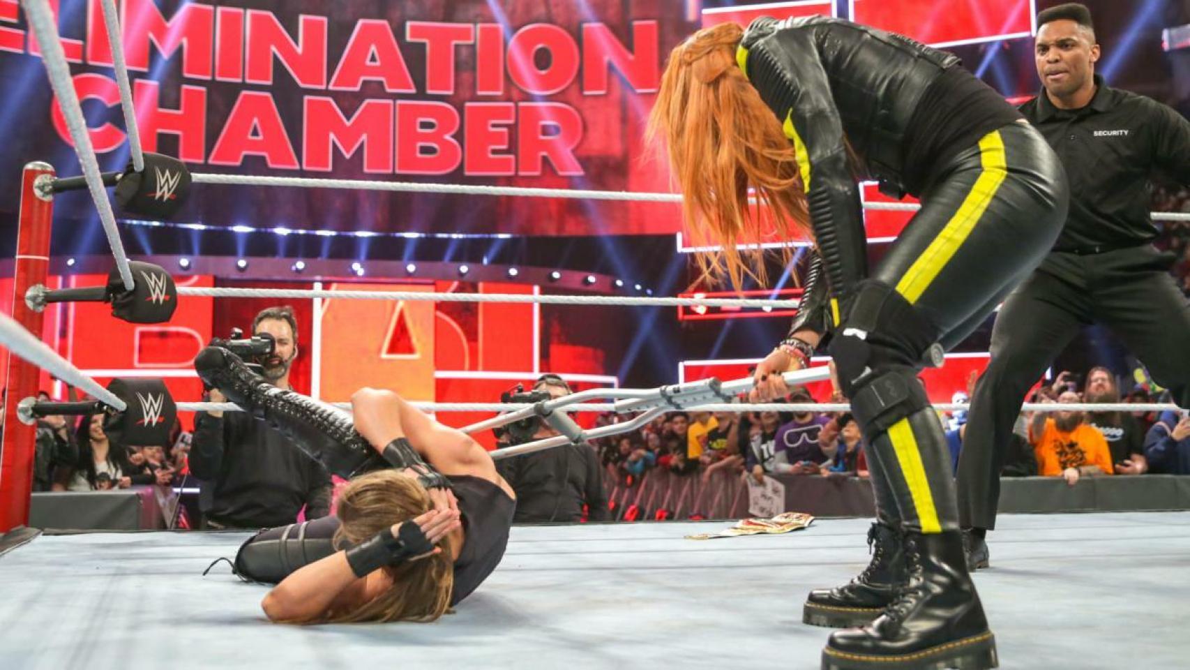 El sangriento asalto entre Ronda Rousey y Becky Lynch a muletazos