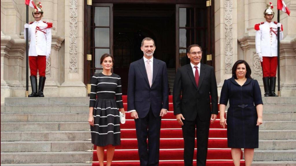 Letizia, Felipe VI, el presidente de Perú Martín Alberto Vizcarra y su esposa, el pasado noviembre.