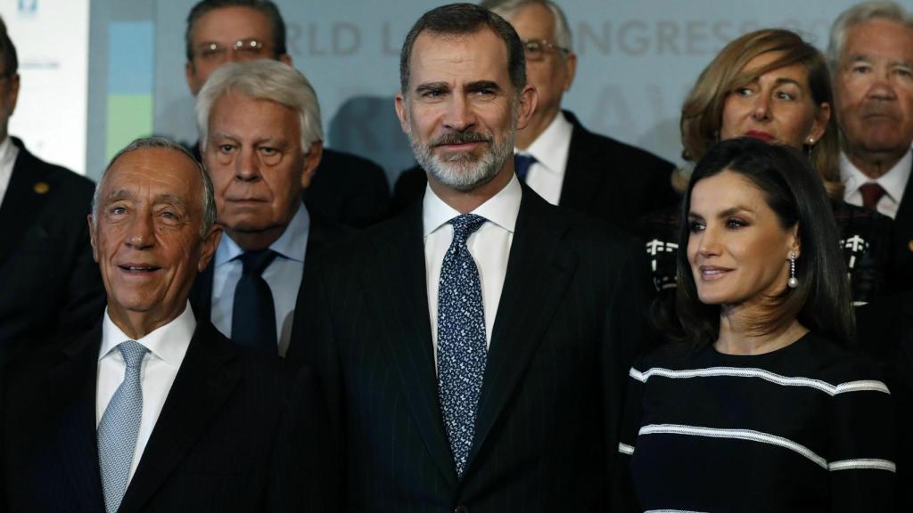 El Rey Felipe VI durante la fotografía de familia en el Congreso Mundial de Derecho.