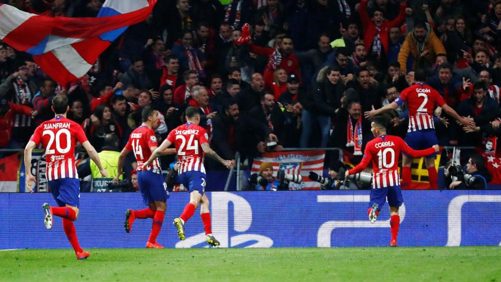 Los jugadores del Atlético celebran uno de los goles