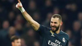 Karim Benzema celebra un gol con el Real Madrid en la Champions League