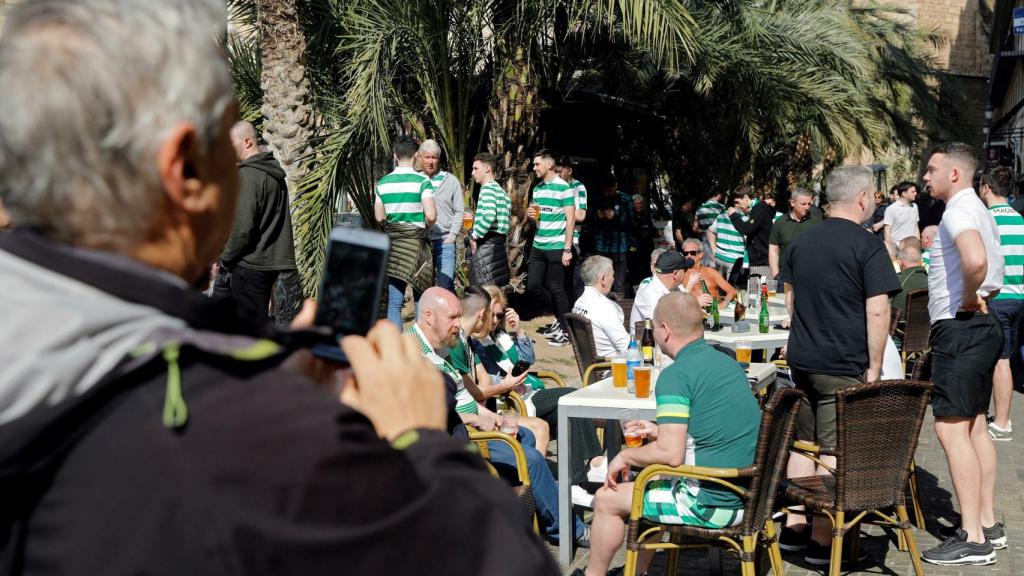 Aficionados del Celtic en Valencia antes del partido de Europa League