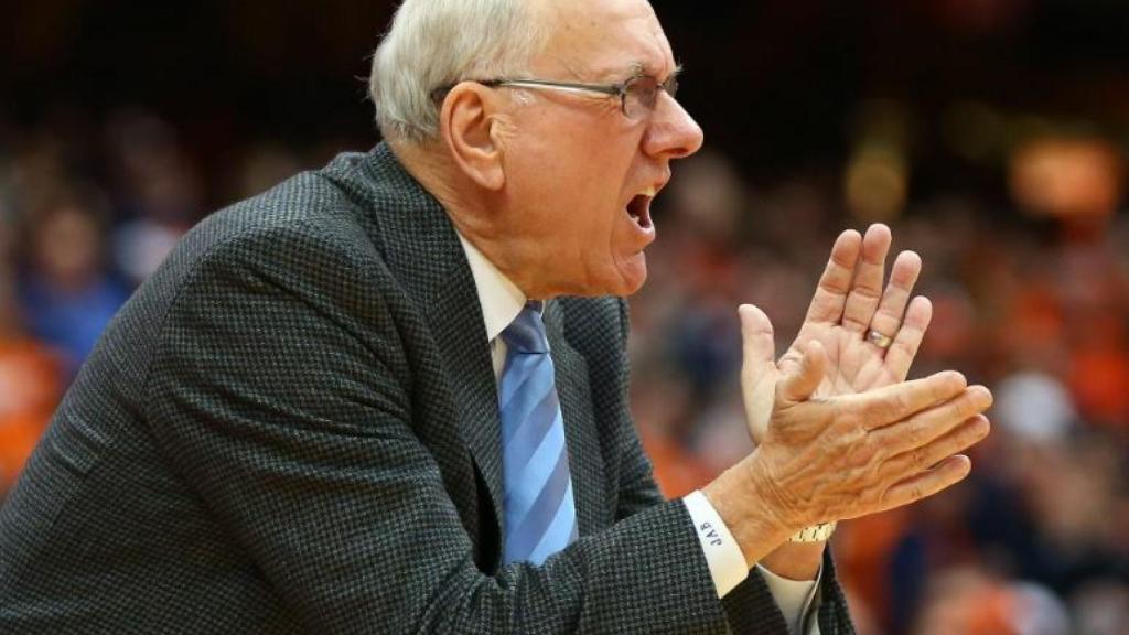 Jim Boeheim, entrenador de la Universidad de Syracuse en la NCAA. Foto: Twitter (@therealboeheim)