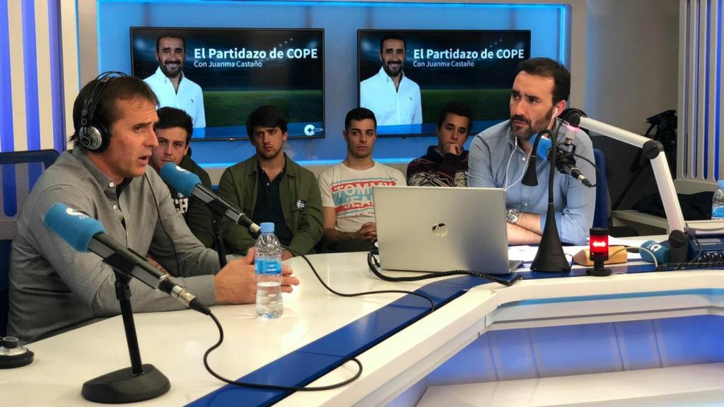 Lopetegui y Juanma Castaño, en la Cadena COPE. Foto: Twitter (@partidazocope)