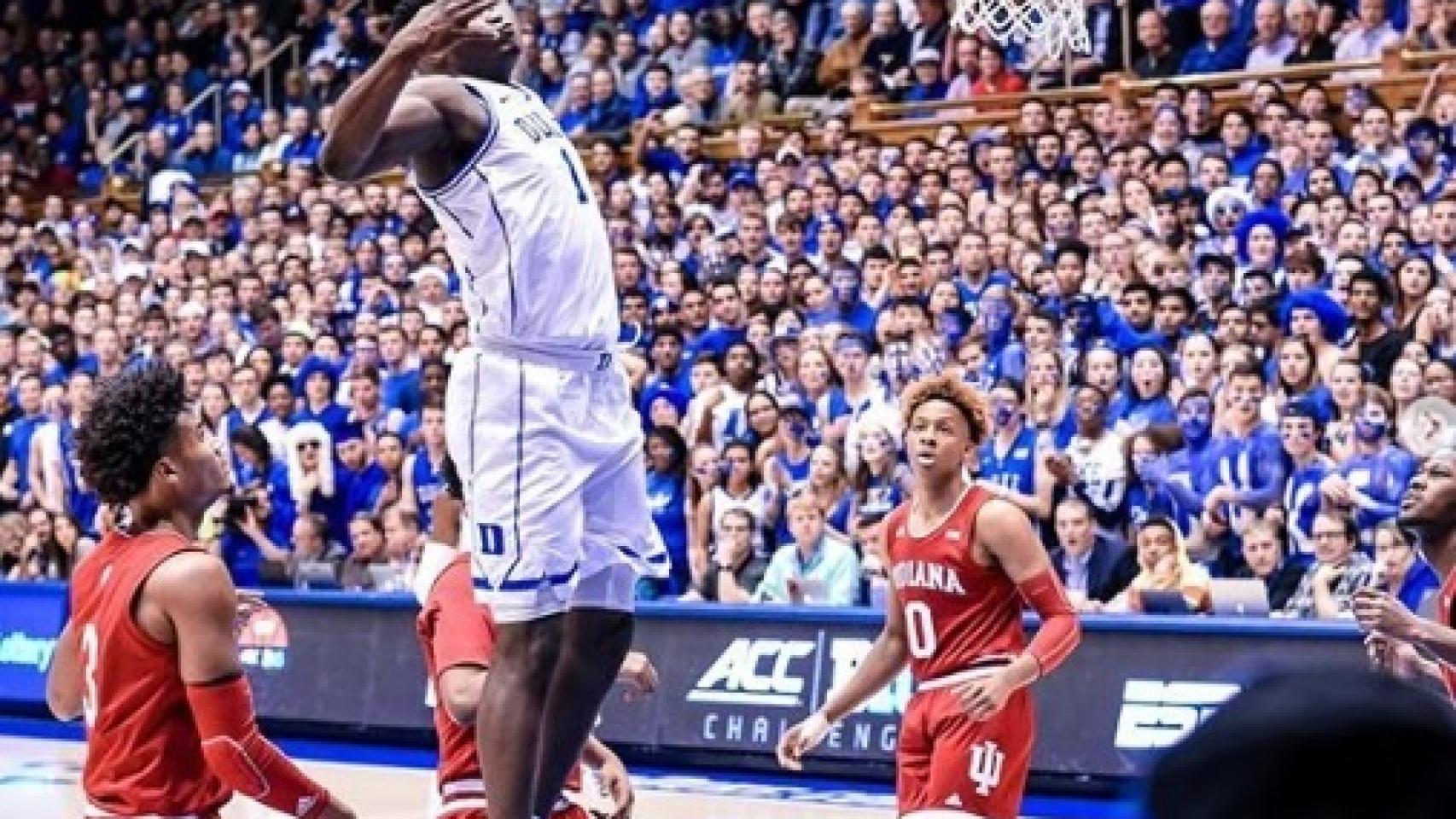 Zion Williamson, la joven promesa del baloncesto en la liga unversitaria. Foto Instagram: (@zionlw10)