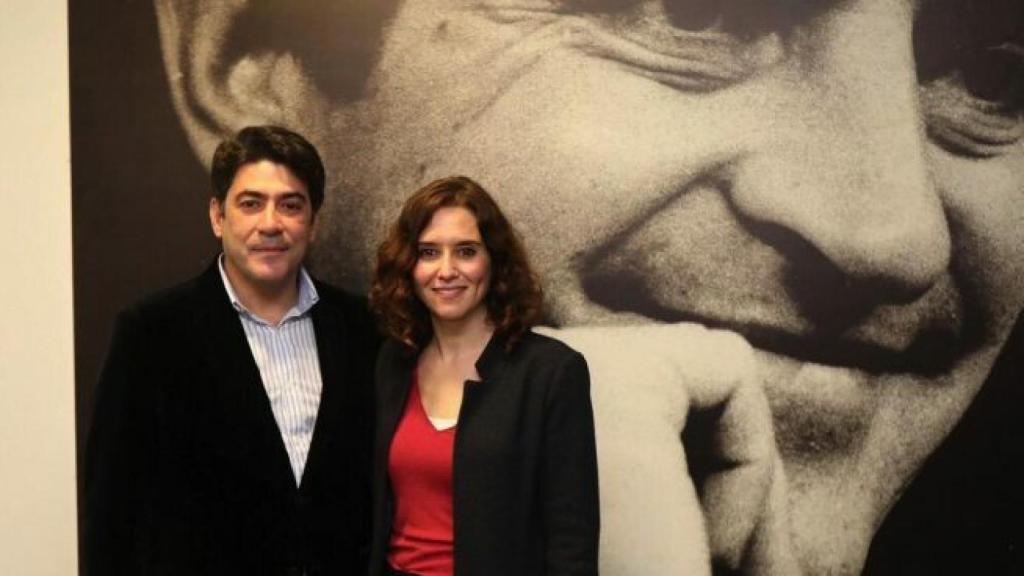 Isabel Díaz Ayuso, candidata a la presidencia de la Comunidad de Madrid, junto con David Pérez, alcalde de Alcorcón.