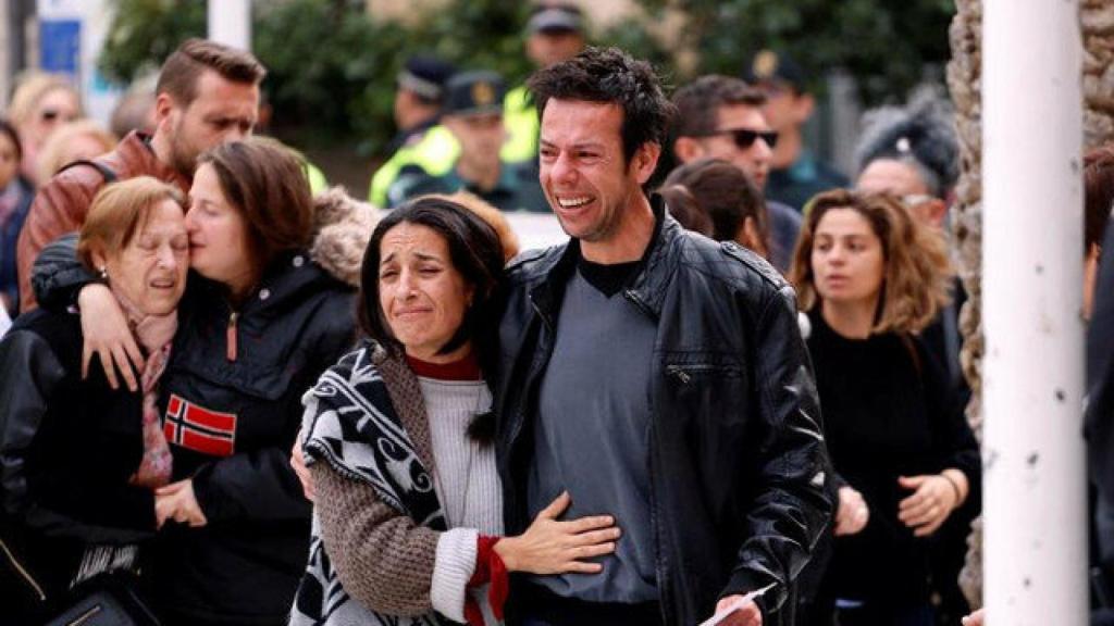 Patricia Ramírez y Ángel Cruz durante el funeral de su hijo en la catedral de Almería.