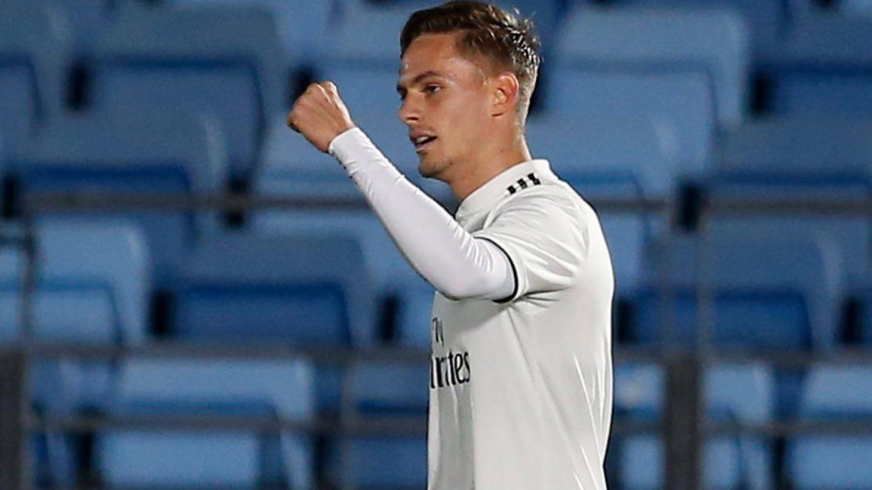 Dani Gómez celebra su gol ante el Valladolid B