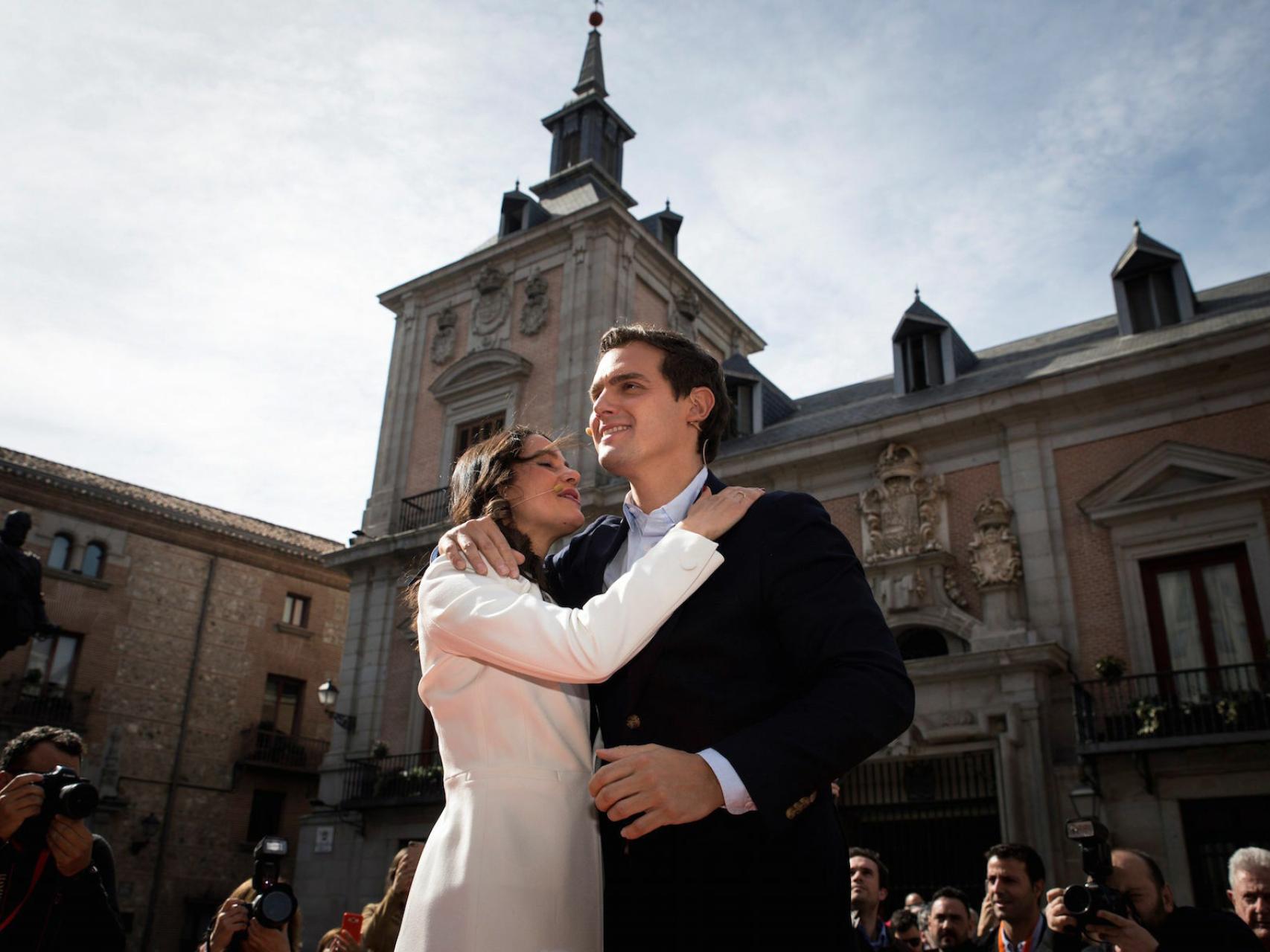 Inés Arrimadas y Albert Rivera, este sábado en la Plaza de la Villa de Madrid.
