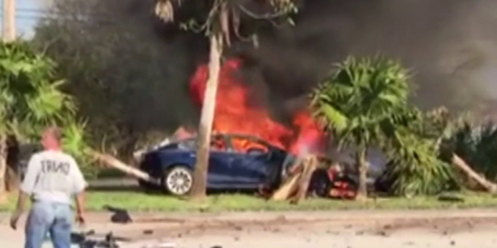 Fiery Tesla crash kills driver in Davie20190225043410.jpg_20323190_ver1.0_1280_720