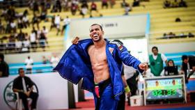 Erberth Santos celebra tras un combate. Foto: bjjheroes.com