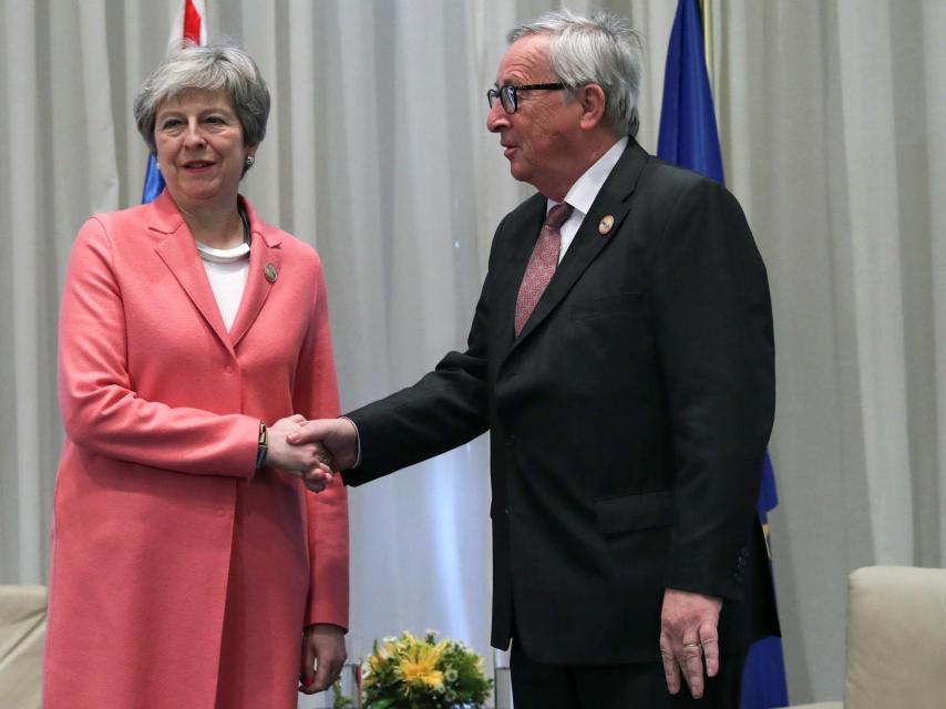 May ha vuelto a reunirse con Juncker, esta vez en Egipto