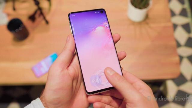 Este es el truco para usar bien el sensor de huellas del Galaxy S10