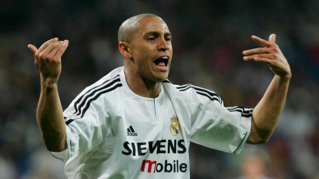 Roberto Carlos, durante un partido del Real Madrid